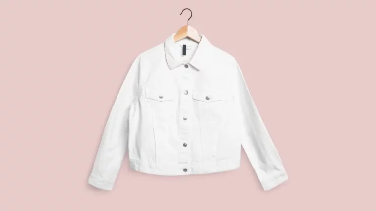 What Does Dreaming About a White Jacket Mean? Symbolism & Interpretation